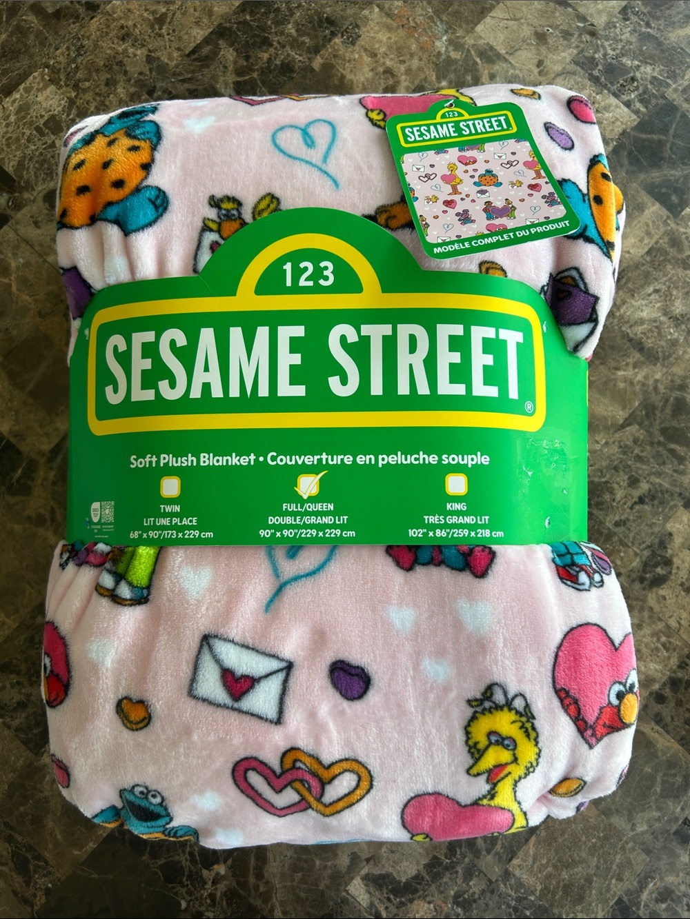 NWT 🆕 Sesame Street Soft Plush Blanket for Queen Bed 90x90” (229x229 cm)